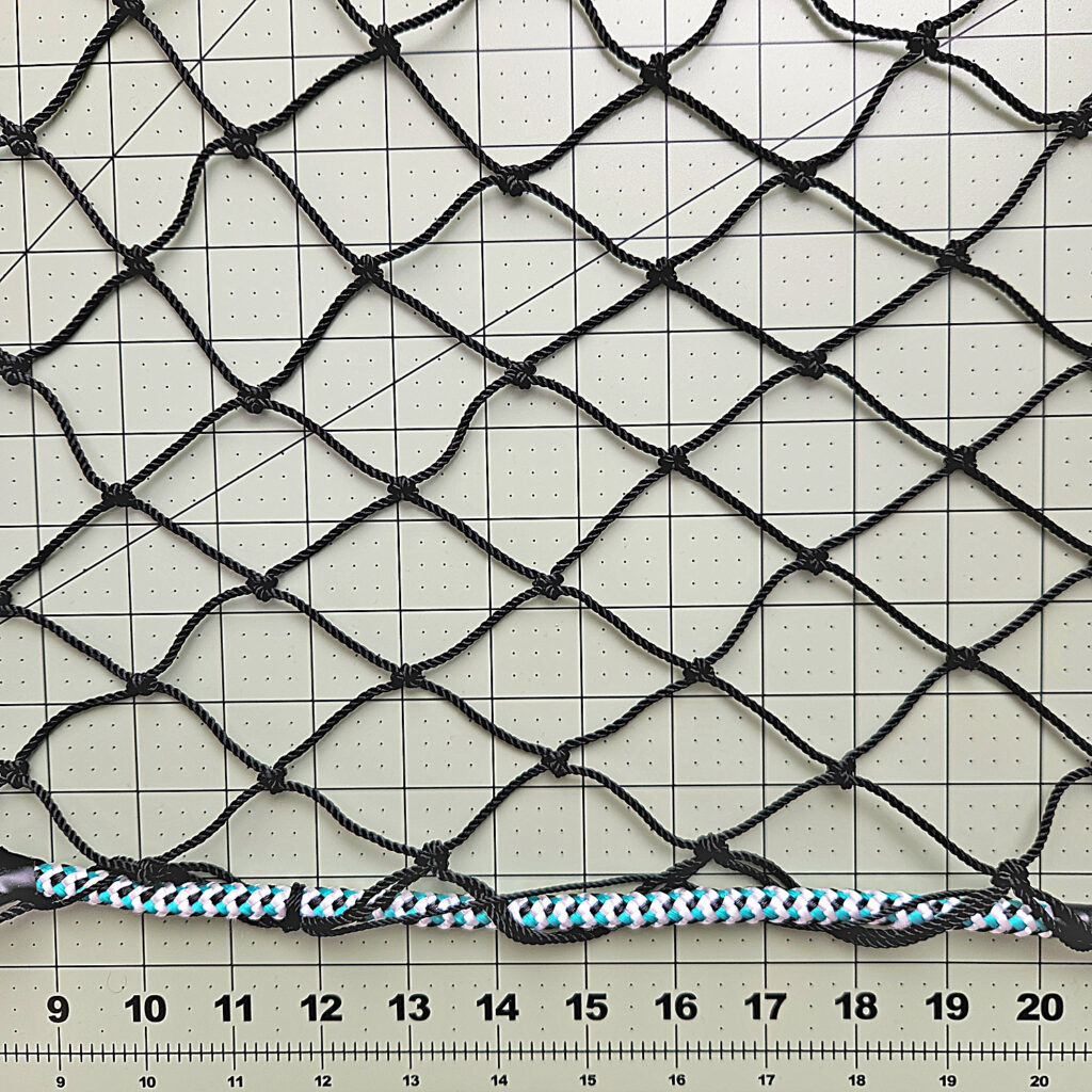 leadline on twisted knotted nylon mesh